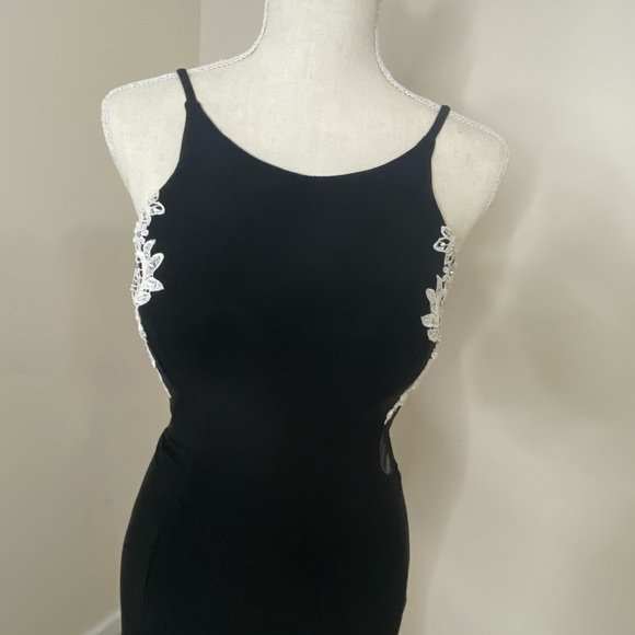 Dave and Johnny Black long dress with sheer panel - Picture 6 of 12